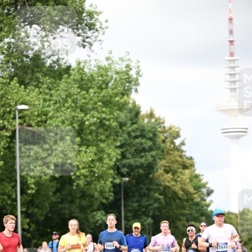 29.06.2025 - hella hamburg halbmarathon Dr. Thomas Lammeyer http://msf.ph/oto/8419356 29.06.2025 10:46:21 Kennedybrücke 1039, 1317, 1648, 1712, 2762, 2763, 3459, 3532, 3533, 4329, 4541, 4885, 5432, 5942, 6066, 6137, 6153, 6320, 6450, 6719, 6726, 6793, 6894, 7968, 8004, 8162, 8163, 8443, 8586, 8712, 9588, 10181, 10483, 10872, 11011, 11017, 11024, 11097, 11098, 11207, 11255, 11437 meine-sportfotos.de