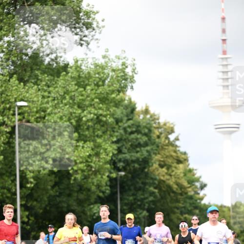 29.06.2025 - hella hamburg halbmarathon Dr. Thomas Lammeyer http://msf.ph/oto/8419364 29.06.2025 10:46:21 Kennedybrücke 1039, 1317, 1648, 1712, 2762, 2763, 3459, 3532, 3533, 4329, 4541, 4885, 5432, 5942, 6066, 6137, 6153, 6320, 6450, 6719, 6726, 6793, 6894, 7968, 8004, 8162, 8163, 8443, 8586, 8712, 9588, 10181, 10483, 10872, 11011, 11017, 11024, 11097, 11098, 11207, 11255, 11437 meine-sportfotos.de