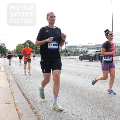 29.06.2025 - hella hamburg halbmarathon Lena Gebhardt http://msf.ph/oto/8419372 29.06.2025 10:27:23 Lombardsbrücke 17445, 15108, 14021, 1530, 1793, 2306, 2775, 4358, 4372, 5285, 5494, 5495, 5707, 5825, 6214, 6259, 6637, 7234, 7314, 7764, 7944, 8056, 8085, 8281, 9349, 10077, 10158, 10412, 10413, 10465, 11110, 11256, 11766, 12500, 13462, 14020, 14021, 14206, 15108, 15641, 17049, 17427, 17445, 17791, 18012, 18097, 18766, 18976 meine-sportfotos.de