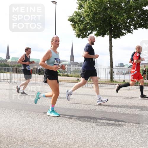 29.06.2025 - hella hamburg halbmarathon Lena Gebhardt http://msf.ph/oto/8419381 29.06.2025 10:18:13 Lombardsbrücke 7838, 1159, 1160, 1268, 1325, 1554, 1622, 1641, 1820, 1982, 2087, 2094, 2147, 2335, 2634, 2931, 3125, 3138, 3321, 3482, 3977, 4123, 4710, 4738, 4804, 5004, 5290, 5611, 5733, 5909, 6270, 6332, 7094, 7160, 7641, 7649, 7838, 7882, 7883, 8067, 8128, 8248, 8341, 8607, 8799, 9222, 9400, 9539, 9586, 9717, 9734, 9748, 9798, 9834, 9844, 9964, 10174, 10332, 10509, 10659, 10687, 10908, 12498, 13341 meine-sportfotos.de