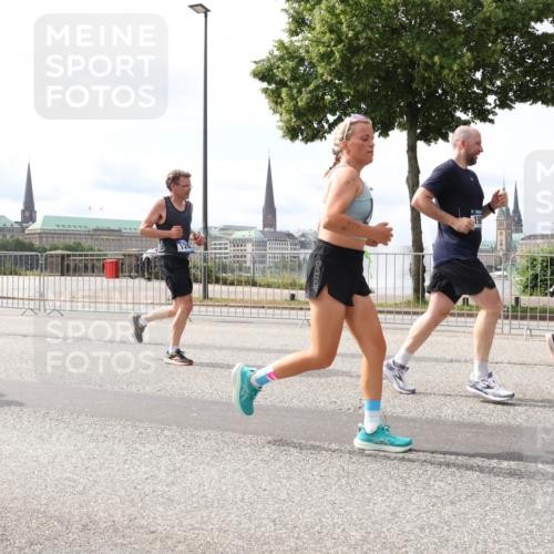 29.06.2025 - hella hamburg halbmarathon Lena Gebhardt http://msf.ph/oto/8419419 29.06.2025 10:18:13 Lombardsbrücke 1159, 1160, 1268, 1325, 1554, 1622, 1641, 1820, 1982, 2087, 2094, 2147, 2335, 2634, 2931, 3125, 3138, 3321, 3482, 3977, 4123, 4710, 4738, 4804, 5004, 5290, 5611, 5733, 5909, 6270, 6332, 7094, 7160, 7641, 7649, 7838, 7882, 7883, 8067, 8128, 8248, 8341, 8607, 8799, 9222, 9400, 9539, 9586, 9717, 9734, 9748, 9798, 9834, 9844, 9964, 10174, 10332, 10509, 10659, 10687, 10908, 12498, 13341 meine-sportfotos.de