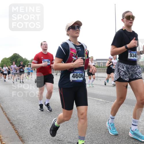 29.06.2025 - hella hamburg halbmarathon Lena Gebhardt http://msf.ph/oto/8419427 29.06.2025 10:52:16 Lombardsbrücke 8125, 9340, 4606, 1418, 1978, 2420, 2528, 3038, 3645, 4087, 4273, 4436, 4598, 4606, 4815, 5062, 5262, 5360, 6386, 6403, 6404, 6406, 6456, 6604, 6671, 6985, 7682, 7690, 7691, 7735, 7812, 8194, 8196, 8250, 8251, 8621, 9068, 9103, 9220, 9368, 9460, 9590, 9594, 9673, 9730, 9731, 10080, 10296, 10342, 10392, 10533, 10634, 10673, 10884, 10928, 11084, 11101, 11126, 11127, 11297, 11375, 11736, 11899, 11974, 12065, 12546, 12558 meine-sportfotos.de