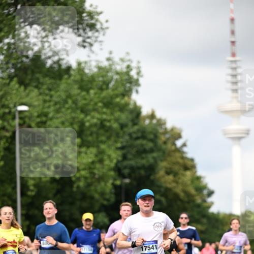 29.06.2025 - hella hamburg halbmarathon Dr. Thomas Lammeyer http://msf.ph/oto/8419443 29.06.2025 10:46:24 Kennedybrücke 1039, 1317, 1648, 1712, 2762, 2763, 2974, 3326, 3459, 3532, 3568, 4329, 4541, 4885, 5432, 5671, 5942, 6066, 6137, 6153, 6320, 6450, 6719, 6726, 6793, 7968, 8004, 8162, 8163, 8443, 8712, 9588, 10181, 10483, 10872, 11011, 11017, 11097, 11098, 11207, 11255 meine-sportfotos.de