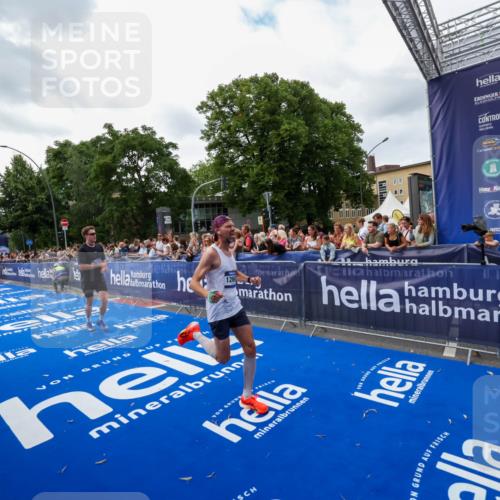 29.06.2025 - hella hamburg halbmarathon Zöllner http://msf.ph/oto/8419444 29.06.2025 10:30:24 Ziel 10173, 12691 meine-sportfotos.de