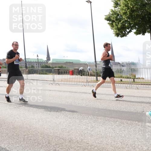 29.06.2025 - hella hamburg halbmarathon Lena Gebhardt http://msf.ph/oto/8419447 29.06.2025 10:18:13 Lombardsbrücke 7883, 7882, 10946, 7838, 1159, 1160, 1268, 1325, 1554, 1622, 1641, 1820, 1982, 2087, 2094, 2147, 2335, 2634, 2931, 3125, 3138, 3321, 3482, 3977, 4123, 4710, 4738, 4804, 5004, 5290, 5611, 5733, 5909, 6270, 6332, 7094, 7160, 7641, 7649, 7838, 7882, 7883, 8067, 8128, 8248, 8341, 8607, 8799, 9222, 9400, 9539, 9586, 9717, 9734, 9748, 9798, 9834, 9844, 9964, 10174, 10332, 10509, 10659, 10687, 10908, 12498, 13341 meine-sportfotos.de