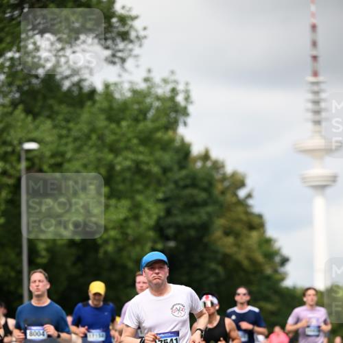 29.06.2025 - hella hamburg halbmarathon Dr. Thomas Lammeyer http://msf.ph/oto/8419465 29.06.2025 10:46:25 Kennedybrücke 1039, 1648, 1712, 2762, 2763, 2974, 3326, 3459, 3568, 4329, 4541, 4885, 5432, 5671, 5942, 6066, 6137, 6153, 6320, 6450, 6719, 6726, 6793, 7968, 8004, 8162, 8163, 8712, 9588, 10181, 10483, 10872, 11011, 11017, 11097, 11098, 11207, 11255 meine-sportfotos.de