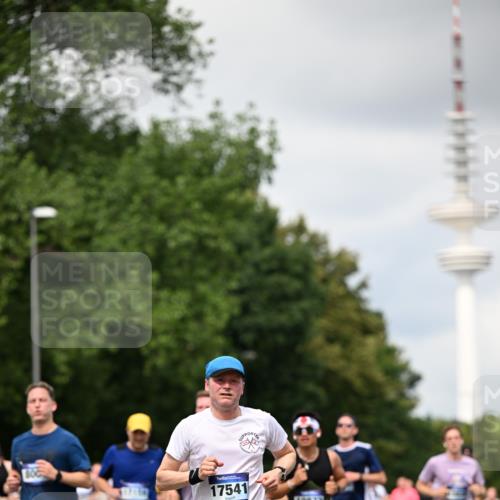29.06.2025 - hella hamburg halbmarathon Dr. Thomas Lammeyer http://msf.ph/oto/8419470 29.06.2025 10:46:25 Kennedybrücke 1039, 1648, 1712, 2762, 2763, 2974, 3326, 3459, 3568, 4329, 4541, 4885, 5432, 5671, 5942, 6066, 6137, 6153, 6320, 6450, 6719, 6726, 6793, 7968, 8004, 8162, 8163, 8712, 9588, 10181, 10483, 10872, 11011, 11017, 11097, 11098, 11207, 11255 meine-sportfotos.de