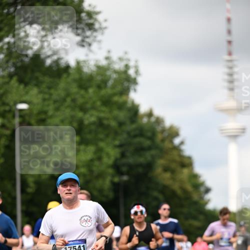 29.06.2025 - hella hamburg halbmarathon Dr. Thomas Lammeyer http://msf.ph/oto/8419486 29.06.2025 10:46:26 Kennedybrücke 1039, 1648, 1712, 2762, 2763, 2974, 3326, 3459, 3568, 4329, 4541, 4885, 5432, 5671, 5942, 6066, 6137, 6153, 6320, 6450, 6719, 6726, 6793, 7022, 7023, 7968, 8004, 8162, 8163, 8712, 9588, 10181, 10872, 11011, 11017, 11098, 11207, 11255 meine-sportfotos.de