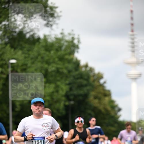 29.06.2025 - hella hamburg halbmarathon Dr. Thomas Lammeyer http://msf.ph/oto/8419491 29.06.2025 10:46:26 Kennedybrücke 1039, 1648, 1712, 2762, 2763, 2974, 3326, 3459, 3568, 4329, 4541, 4885, 5432, 5671, 5942, 6066, 6137, 6153, 6320, 6450, 6719, 6726, 6793, 7022, 7023, 7968, 8004, 8162, 8163, 8712, 9588, 10181, 10872, 11011, 11017, 11098, 11207, 11255 meine-sportfotos.de