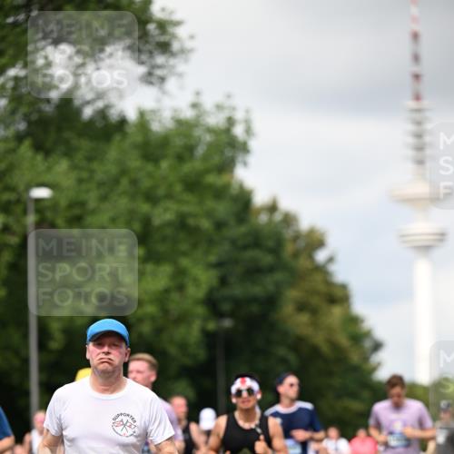 29.06.2025 - hella hamburg halbmarathon Dr. Thomas Lammeyer http://msf.ph/oto/8419497 29.06.2025 10:46:26 Kennedybrücke 1039, 1648, 1712, 2762, 2763, 2974, 3326, 3459, 3568, 4329, 4541, 4885, 5432, 5671, 5942, 6066, 6137, 6153, 6320, 6450, 6719, 6726, 6793, 7022, 7023, 7968, 8004, 8162, 8163, 8712, 9588, 10181, 10872, 11011, 11017, 11098, 11207, 11255 meine-sportfotos.de