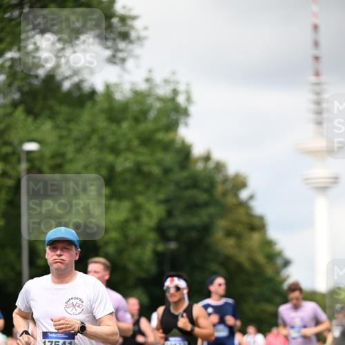 29.06.2025 - hella hamburg halbmarathon Dr. Thomas Lammeyer http://msf.ph/oto/8419501 29.06.2025 10:46:26 Kennedybrücke 1039, 1648, 1712, 2762, 2763, 2974, 3326, 3459, 3568, 4329, 4541, 4885, 5432, 5671, 5942, 6066, 6137, 6153, 6320, 6450, 6719, 6726, 6793, 7022, 7023, 7968, 8004, 8162, 8163, 8712, 9588, 10181, 10872, 11011, 11017, 11098, 11207, 11255 meine-sportfotos.de