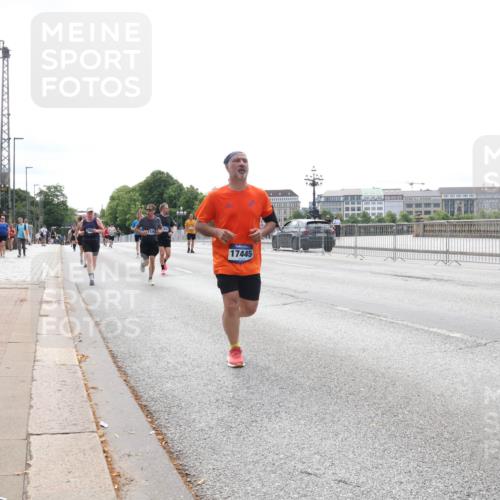 29.06.2025 - hella hamburg halbmarathon Lena Gebhardt http://msf.ph/oto/8419510 29.06.2025 10:27:25 Lombardsbrücke 17445, 1530, 1793, 2306, 2775, 3389, 4358, 4372, 5285, 5494, 5495, 5707, 5825, 6214, 6259, 6637, 7234, 7314, 7764, 7944, 7978, 8056, 8085, 8281, 9349, 10077, 10158, 10412, 10413, 10465, 11110, 11256, 11766, 12500, 13462, 14020, 14021, 14206, 15108, 15641, 16838, 17049, 17427, 17445, 17791, 18012, 18097, 18766, 18976 meine-sportfotos.de