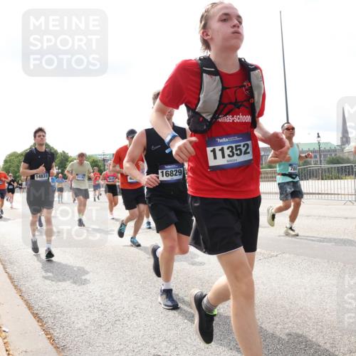 29.06.2025 - hella hamburg halbmarathon Lena Gebhardt http://msf.ph/oto/8419516 29.06.2025 10:18:14 Lombardsbrücke 12939, 14831, 15182, 9844, 16829, 4, 11352, 10946, 1159, 1160, 1234, 1268, 1325, 1554, 1622, 1641, 1820, 1982, 2087, 2147, 2335, 2634, 2931, 3125, 3138, 3321, 3482, 3977, 4123, 4710, 4738, 4804, 5004, 5290, 5611, 5733, 5909, 6270, 6332, 7094, 7160, 7641, 7649, 7838, 7882, 7883, 8067, 8128, 8248, 8341, 8607, 8799, 9222, 9400, 9539, 9586, 9658, 9717, 9734, 9748, 9798, 9834, 9844, 9964, 10174, 10332, 10509, 10659, 10687, 10908, 12498, 13341 meine-sportfotos.de