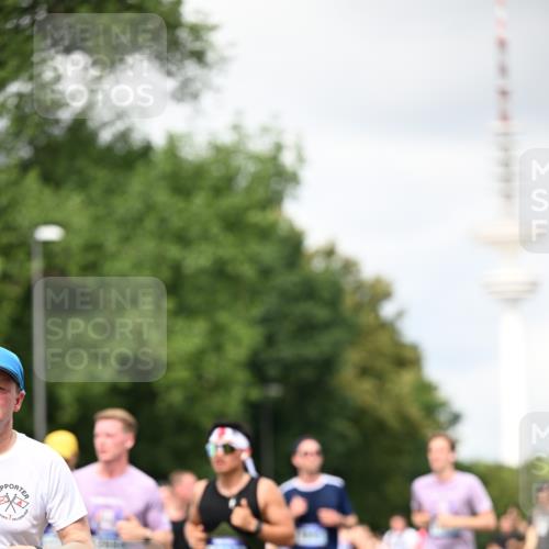 29.06.2025 - hella hamburg halbmarathon Dr. Thomas Lammeyer http://msf.ph/oto/8419522 29.06.2025 10:46:27 Kennedybrücke 1039, 1648, 1712, 2762, 2763, 2974, 3276, 3326, 3459, 3568, 4329, 4541, 4885, 5432, 5671, 5942, 6066, 6137, 6153, 6320, 6450, 6726, 6793, 7022, 7023, 7968, 8004, 8162, 8163, 8712, 9588, 10181, 10872, 11011, 11017, 11098, 11207, 11255 meine-sportfotos.de