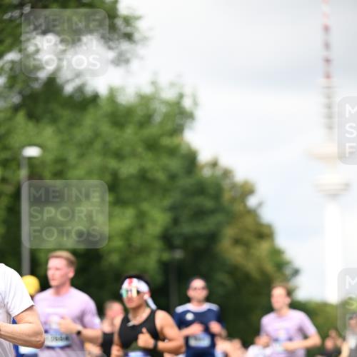 29.06.2025 - hella hamburg halbmarathon Dr. Thomas Lammeyer http://msf.ph/oto/8419526 29.06.2025 10:46:27 Kennedybrücke 1039, 1648, 1712, 2762, 2763, 2974, 3276, 3326, 3459, 3568, 4329, 4541, 4885, 5432, 5671, 5942, 6066, 6137, 6153, 6320, 6450, 6726, 6793, 7022, 7023, 7968, 8004, 8162, 8163, 8712, 9588, 10181, 10872, 11011, 11017, 11098, 11207, 11255 meine-sportfotos.de
