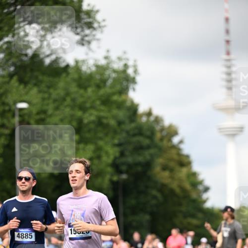 29.06.2025 - hella hamburg halbmarathon Dr. Thomas Lammeyer http://msf.ph/oto/8419608 29.06.2025 10:46:30 Kennedybrücke 1039, 1648, 1712, 2069, 2974, 3276, 3326, 3459, 3568, 4329, 4385, 4541, 4735, 4736, 4885, 5432, 5671, 5942, 6137, 6153, 6320, 6450, 6726, 7022, 7023, 7968, 8004, 8014, 8162, 8163, 8712, 9588, 10181, 10532, 10872, 11011, 11017, 11098 meine-sportfotos.de