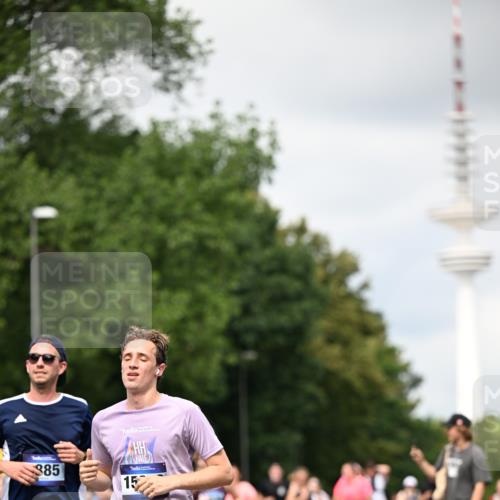 29.06.2025 - hella hamburg halbmarathon Dr. Thomas Lammeyer http://msf.ph/oto/8419614 29.06.2025 10:46:30 Kennedybrücke 1039, 1648, 1712, 2069, 2974, 3276, 3326, 3459, 3568, 4329, 4385, 4541, 4735, 4736, 4885, 5432, 5671, 5942, 6137, 6153, 6320, 6450, 6726, 7022, 7023, 7968, 8004, 8014, 8162, 8163, 8712, 9588, 10181, 10532, 10872, 11011, 11017, 11098 meine-sportfotos.de
