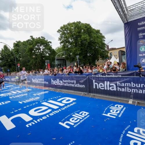 29.06.2025 - hella hamburg halbmarathon Zöllner http://msf.ph/oto/8419621 29.06.2025 10:30:39 Ziel 2460, 2851, 3845, 7231, 8318, 11413, 12049, 15253, 17322, 18235 meine-sportfotos.de