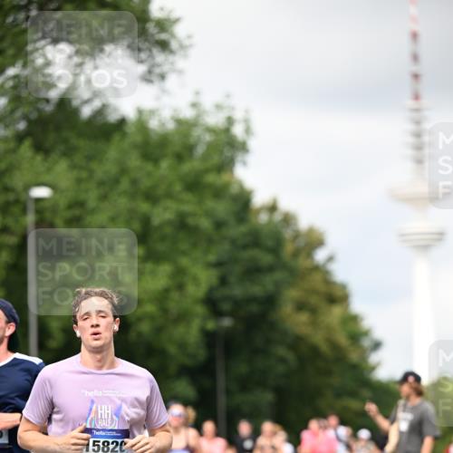 29.06.2025 - hella hamburg halbmarathon Dr. Thomas Lammeyer http://msf.ph/oto/8419623 29.06.2025 10:46:30 Kennedybrücke 1039, 1648, 1712, 2069, 2974, 3276, 3326, 3459, 3568, 4329, 4385, 4541, 4735, 4736, 4885, 5432, 5671, 5942, 6137, 6153, 6320, 6450, 6726, 7022, 7023, 7968, 8004, 8014, 8162, 8163, 8712, 9588, 10181, 10532, 10872, 11011, 11017, 11098 meine-sportfotos.de