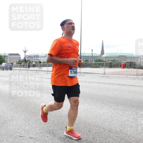 29.06.2025 - hella hamburg halbmarathon Lena Gebhardt http://msf.ph/oto/8419643 29.06.2025 10:27:25 Lombardsbrücke 11250, 17445, 1530, 1793, 2306, 2775, 3389, 4358, 4372, 5285, 5494, 5495, 5707, 5825, 6214, 6259, 6637, 7234, 7314, 7764, 7944, 7978, 8056, 8085, 8281, 9349, 10077, 10158, 10412, 10413, 10465, 11110, 11256, 11766, 12500, 13462, 14020, 14021, 14206, 15108, 15641, 16838, 17049, 17427, 17445, 17791, 18012, 18097, 18766, 18976 meine-sportfotos.de