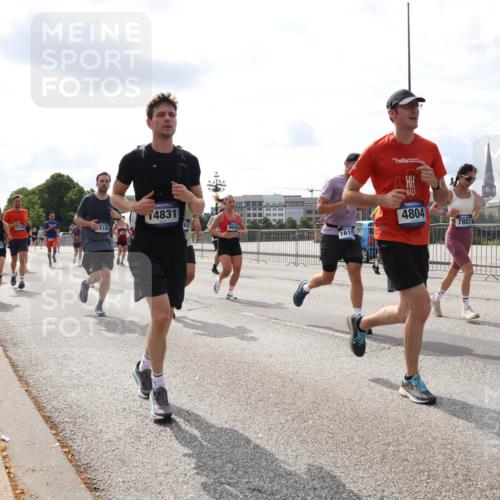 29.06.2025 - hella hamburg halbmarathon Lena Gebhardt http://msf.ph/oto/8419661 29.06.2025 10:18:15 Lombardsbrücke 12939, 5183, 14831, 161, 4804, 7883, 1159, 1160, 1234, 1268, 1325, 1554, 1622, 1641, 1820, 1982, 2087, 2147, 2335, 2634, 2931, 3125, 3138, 3321, 3482, 3977, 4123, 4383, 4710, 4738, 4804, 5004, 5290, 5611, 5733, 5909, 6270, 6332, 6533, 7094, 7160, 7641, 7649, 7838, 7882, 7883, 8067, 8128, 8248, 8341, 8607, 8799, 9222, 9539, 9586, 9658, 9717, 9734, 9748, 9798, 9834, 9844, 9964, 10174, 10332, 10509, 10659, 10687, 10908, 12498, 13341 meine-sportfotos.de