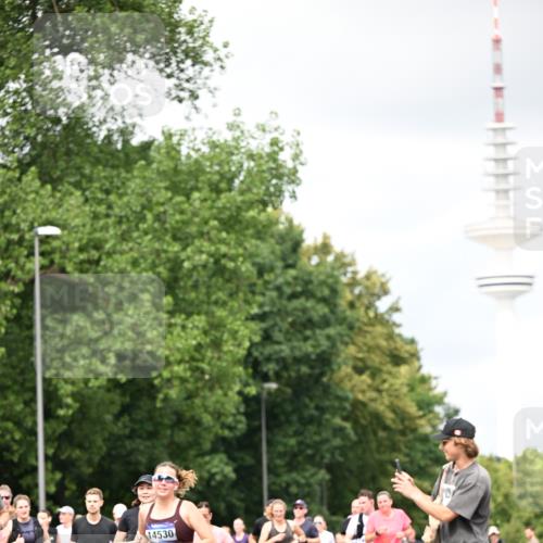29.06.2025 - hella hamburg halbmarathon Dr. Thomas Lammeyer http://msf.ph/oto/8419665 29.06.2025 10:46:32 Kennedybrücke 1039, 1648, 1712, 2069, 2974, 3276, 3326, 3459, 3568, 4329, 4385, 4541, 4735, 4736, 4885, 5432, 5671, 5942, 6137, 6153, 6320, 6450, 6726, 7022, 7023, 7968, 8004, 8014, 8162, 8163, 8712, 9588, 10181, 10532, 10872, 11011, 11017, 11098 meine-sportfotos.de
