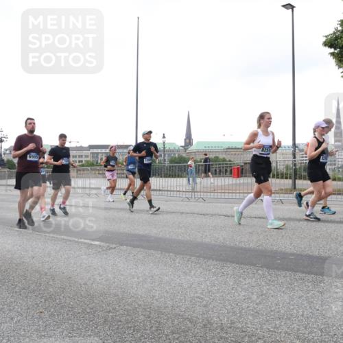 29.06.2025 - hella hamburg halbmarathon Lena Gebhardt http://msf.ph/oto/8419668 29.06.2025 10:52:18 Lombardsbrücke 8194, 6985, 12525, 1200, 8251, 1418, 1978, 2420, 2528, 2983, 3038, 3645, 4087, 4273, 4436, 4598, 4606, 4815, 5062, 5262, 5360, 6386, 6403, 6404, 6406, 6456, 6671, 6985, 7511, 7682, 7690, 7691, 7735, 7812, 8194, 8196, 8250, 8251, 8621, 9068, 9070, 9103, 9220, 9368, 9460, 9590, 9594, 9673, 9730, 9731, 10080, 10296, 10342, 10392, 10533, 10634, 10673, 10884, 10928, 11084, 11101, 11126, 11127, 11297, 11375, 11736, 11899, 11974, 12546, 12558 meine-sportfotos.de