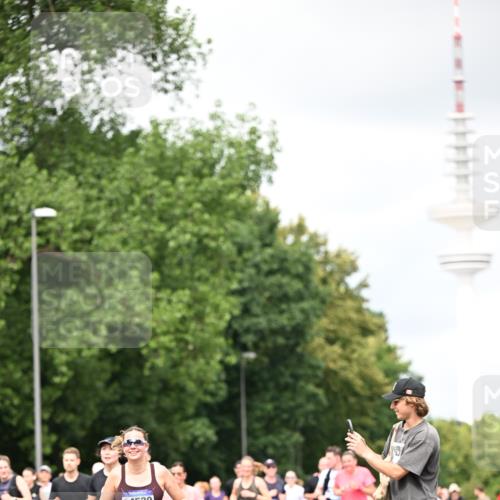 29.06.2025 - hella hamburg halbmarathon Dr. Thomas Lammeyer http://msf.ph/oto/8419678 29.06.2025 10:46:33 Kennedybrücke 1039, 1648, 1712, 2069, 2974, 3276, 3326, 3459, 3568, 4329, 4385, 4541, 4735, 4736, 4885, 5432, 5671, 6137, 6153, 6320, 6450, 7022, 7023, 7968, 8004, 8014, 8162, 8163, 8712, 9588, 10181, 10532, 10872, 11011, 11017, 11098 meine-sportfotos.de