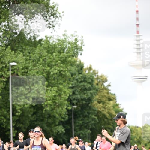 29.06.2025 - hella hamburg halbmarathon Dr. Thomas Lammeyer http://msf.ph/oto/8419685 29.06.2025 10:46:33 Kennedybrücke 1039, 1648, 1712, 2069, 2974, 3276, 3326, 3459, 3568, 4329, 4385, 4541, 4735, 4736, 4885, 5432, 5671, 6137, 6153, 6320, 6450, 7022, 7023, 7968, 8004, 8014, 8162, 8163, 8712, 9588, 10181, 10532, 10872, 11011, 11017, 11098 meine-sportfotos.de