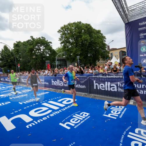 29.06.2025 - hella hamburg halbmarathon Zöllner http://msf.ph/oto/8419719 29.06.2025 10:30:42 Ziel 2851, 3845, 7231, 7481, 8318, 11413, 12049, 17322, 18235 meine-sportfotos.de