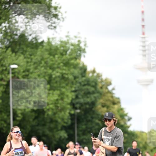 29.06.2025 - hella hamburg halbmarathon Dr. Thomas Lammeyer http://msf.ph/oto/8419726 29.06.2025 10:46:34 Kennedybrücke 1039, 1648, 1712, 2069, 2974, 3276, 3326, 3459, 3568, 4329, 4385, 4541, 4735, 4736, 4885, 5432, 5671, 6137, 6153, 6320, 6450, 7022, 7023, 7968, 8004, 8014, 8162, 8163, 8712, 9588, 10181, 10532, 10872, 11011, 11017, 11098 meine-sportfotos.de