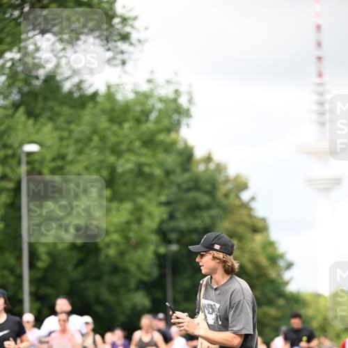 29.06.2025 - hella hamburg halbmarathon Dr. Thomas Lammeyer http://msf.ph/oto/8419762 29.06.2025 10:46:35 Kennedybrücke 1039, 1648, 1712, 2069, 2974, 3276, 3326, 3459, 3568, 4329, 4385, 4541, 4735, 4736, 4885, 5432, 5671, 6137, 6153, 6320, 6450, 7022, 7023, 7040, 7968, 8004, 8014, 8162, 8163, 8712, 9588, 10532, 10872, 11011, 11017, 11098 meine-sportfotos.de