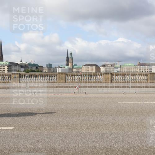 29.06.2025 - hella hamburg halbmarathon Lena Gebhardt http://msf.ph/oto/8419763 29.06.2025 08:57:38 Lombardsbrücke  meine-sportfotos.de