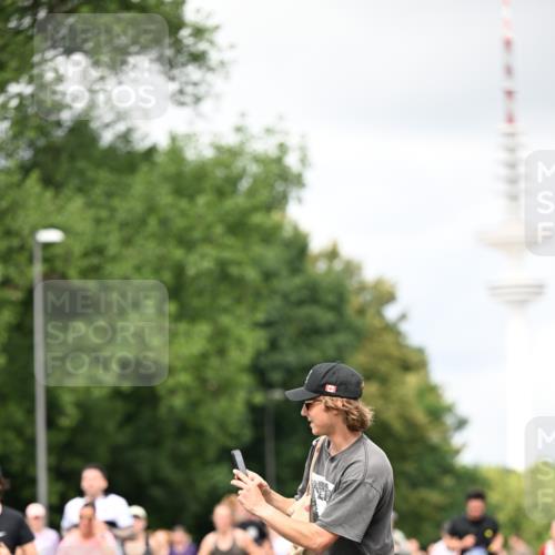 29.06.2025 - hella hamburg halbmarathon Dr. Thomas Lammeyer http://msf.ph/oto/8419770 29.06.2025 10:46:35 Kennedybrücke 1039, 1648, 1712, 2069, 2974, 3276, 3326, 3459, 3568, 4329, 4385, 4541, 4735, 4736, 4885, 5432, 5671, 6137, 6153, 6320, 6450, 7022, 7023, 7040, 7968, 8004, 8014, 8162, 8163, 8712, 9588, 10532, 10872, 11011, 11017, 11098 meine-sportfotos.de