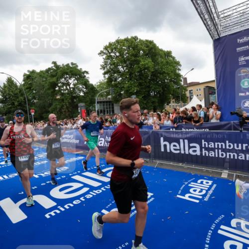 29.06.2025 - hella hamburg halbmarathon Zöllner http://msf.ph/oto/8419780 29.06.2025 10:52:47 Ziel 2287, 2346, 3999, 5116, 5169, 5194, 7475, 8172, 9065, 9163, 9869, 10115, 11459, 12482, 14122, 14805, 16467, 17198, 18331, 19244 meine-sportfotos.de