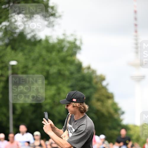29.06.2025 - hella hamburg halbmarathon Dr. Thomas Lammeyer http://msf.ph/oto/8419797 29.06.2025 10:46:36 Kennedybrücke 1039, 1648, 1712, 2069, 2974, 3276, 3326, 3459, 3568, 4329, 4385, 4541, 4680, 4735, 4736, 4885, 5432, 5671, 6137, 6153, 6320, 6450, 7022, 7023, 7040, 7968, 8004, 8014, 8162, 8163, 8712, 10532, 10842, 10872, 11098 meine-sportfotos.de