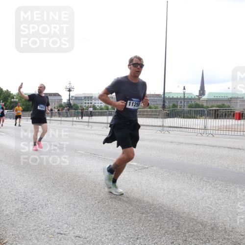 29.06.2025 - hella hamburg halbmarathon Lena Gebhardt http://msf.ph/oto/8419799 29.06.2025 10:27:27 Lombardsbrücke 1564, 7944, 11256, 1530, 1793, 2080, 2306, 2775, 3389, 4358, 4372, 5285, 5494, 5495, 5707, 5825, 6214, 6259, 6637, 7234, 7314, 7764, 7944, 7978, 8056, 8085, 8281, 9349, 10077, 10158, 10412, 10413, 10465, 11110, 11256, 11766, 12500, 13043, 14020, 14021, 14206, 15108, 15641, 16838, 17049, 17427, 17445, 17791, 18012, 18097, 18301, 18766, 18976 meine-sportfotos.de