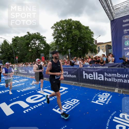 29.06.2025 - hella hamburg halbmarathon Zöllner http://msf.ph/oto/8419823 29.06.2025 10:52:49 Ziel 2287, 2910, 3999, 5077, 5116, 5169, 5194, 8172, 9065, 9163, 9869, 11217, 12482, 14198, 14286, 14805, 16467, 17198, 18331, 19244 meine-sportfotos.de