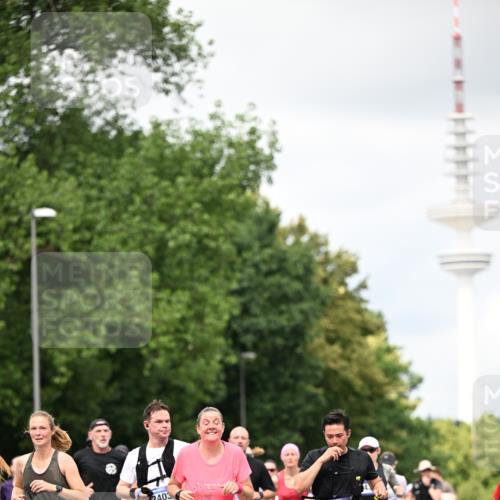 29.06.2025 - hella hamburg halbmarathon Dr. Thomas Lammeyer http://msf.ph/oto/8419864 29.06.2025 10:46:40 Kennedybrücke 1039, 1648, 1712, 1752, 2069, 2134, 2974, 3276, 3326, 3459, 3568, 4329, 4385, 4541, 4680, 4735, 4736, 4885, 5419, 5432, 5671, 6153, 6320, 6450, 7022, 7023, 7040, 7043, 8004, 8014, 8163, 8712, 9644, 10532, 10623, 10842, 10872, 11074, 11075 meine-sportfotos.de