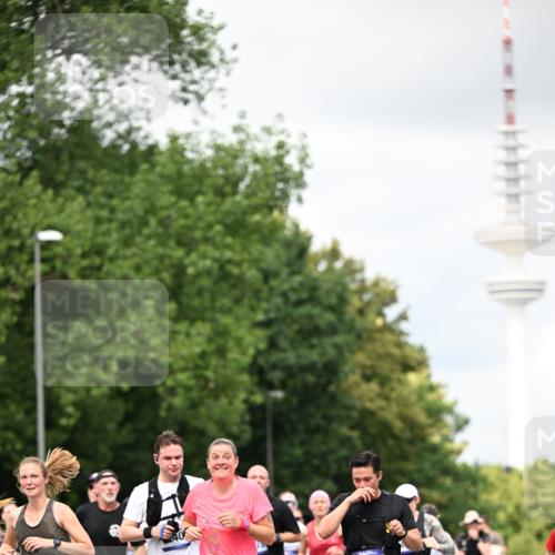 29.06.2025 - hella hamburg halbmarathon Dr. Thomas Lammeyer http://msf.ph/oto/8419870 29.06.2025 10:46:40 Kennedybrücke 1039, 1648, 1712, 1752, 2069, 2134, 2974, 3276, 3326, 3459, 3568, 4329, 4385, 4541, 4680, 4735, 4736, 4885, 5419, 5432, 5671, 6153, 6320, 6450, 7022, 7023, 7040, 7043, 8004, 8014, 8163, 8712, 9644, 10532, 10623, 10842, 10872, 11074, 11075 meine-sportfotos.de