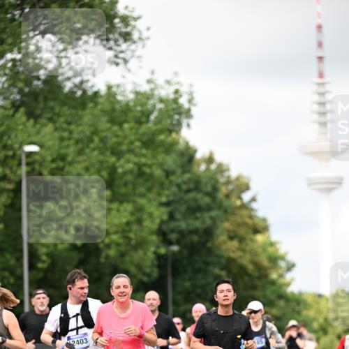 29.06.2025 - hella hamburg halbmarathon Dr. Thomas Lammeyer http://msf.ph/oto/8419887 29.06.2025 10:46:40 Kennedybrücke 1039, 1648, 1712, 1752, 2069, 2134, 2974, 3276, 3326, 3459, 3568, 4329, 4385, 4541, 4680, 4735, 4736, 4885, 5419, 5432, 5671, 6153, 6320, 6450, 7022, 7023, 7040, 7043, 8004, 8014, 8163, 8712, 9644, 10532, 10623, 10842, 10872, 11074, 11075 meine-sportfotos.de