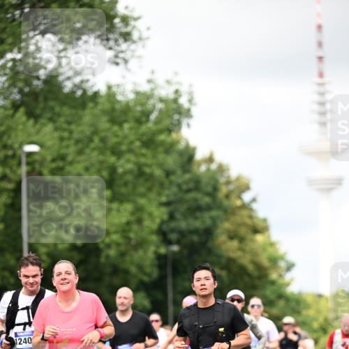 29.06.2025 - hella hamburg halbmarathon Dr. Thomas Lammeyer http://msf.ph/oto/8419920 29.06.2025 10:46:41 Kennedybrücke 1039, 1712, 1752, 2069, 2134, 2974, 3276, 3326, 3568, 4329, 4385, 4541, 4680, 4735, 4736, 4885, 5419, 5432, 5671, 6136, 6153, 6320, 7022, 7023, 7040, 7043, 8004, 8014, 8163, 8712, 9644, 10532, 10623, 10842, 10872, 11074, 11075 meine-sportfotos.de