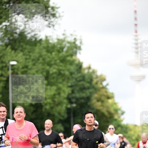 29.06.2025 - hella hamburg halbmarathon Dr. Thomas Lammeyer http://msf.ph/oto/8419934 29.06.2025 10:46:42 Kennedybrücke 1039, 1712, 1752, 2069, 2134, 2974, 3276, 3326, 3568, 4329, 4385, 4541, 4680, 4735, 4736, 4885, 5419, 5432, 5671, 6136, 6153, 6320, 6828, 7022, 7023, 7040, 7043, 8004, 8014, 8712, 9644, 10532, 10623, 10842, 11074, 11075 meine-sportfotos.de