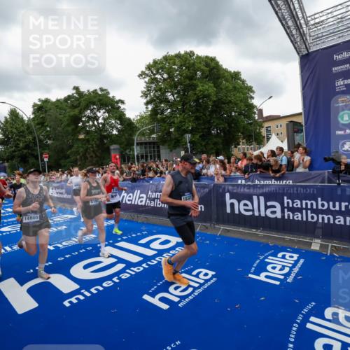 29.06.2025 - hella hamburg halbmarathon Zöllner http://msf.ph/oto/8419937 29.06.2025 10:52:53 Ziel 1257, 1258, 1657, 2099, 2444, 2814, 2910, 4557, 4558, 5077, 5169, 5194, 8172, 8720, 8955, 9065, 9163, 10724, 10811, 11217, 11992, 14198, 14286, 14805, 17198, 18331, 19244 meine-sportfotos.de