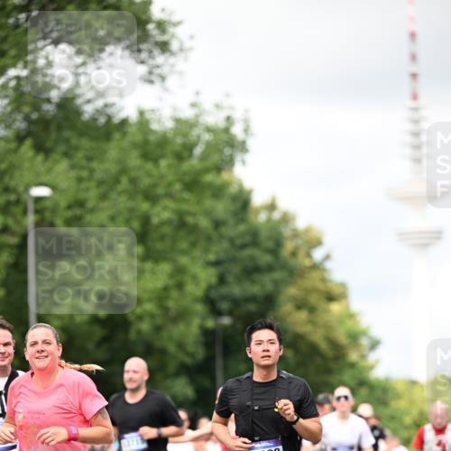 29.06.2025 - hella hamburg halbmarathon Dr. Thomas Lammeyer http://msf.ph/oto/8419939 29.06.2025 10:46:42 Kennedybrücke 1039, 1712, 1752, 2069, 2134, 2974, 3276, 3326, 3568, 4329, 4385, 4541, 4680, 4735, 4736, 4885, 5419, 5432, 5671, 6136, 6153, 6320, 6828, 7022, 7023, 7040, 7043, 8004, 8014, 8712, 9644, 10532, 10623, 10842, 11074, 11075 meine-sportfotos.de