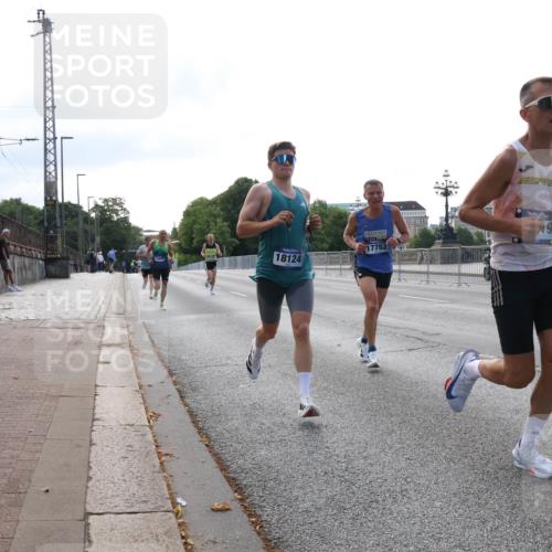 29.06.2025 - hella hamburg halbmarathon Lena Gebhardt http://msf.ph/oto/8419941 29.06.2025 09:41:55 Lombardsbrücke 18124, 17752, 60000, 1241, 2459, 2604, 2892, 4128, 4571, 6559, 7142, 7862, 9442, 10485, 10780, 11194, 11965, 12067, 12641, 13440, 13751, 13780, 14019, 14107, 14506, 16169, 16361, 16484, 17003, 17752, 17856, 18124, 18897 meine-sportfotos.de