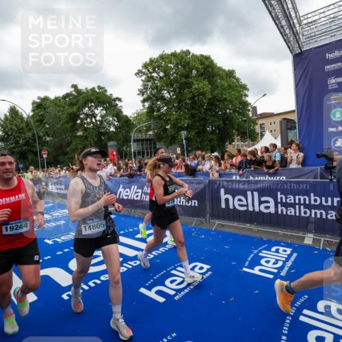 29.06.2025 - hella hamburg halbmarathon Zöllner http://msf.ph/oto/8419951 29.06.2025 10:52:53 Ziel 1257, 1258, 1657, 2099, 2444, 2814, 2910, 4557, 4558, 5077, 5169, 5194, 8172, 8720, 8955, 9065, 9163, 10724, 10811, 11217, 11992, 14198, 14286, 14805, 17198, 18331, 19244 meine-sportfotos.de