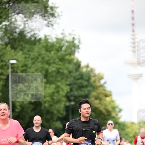 29.06.2025 - hella hamburg halbmarathon Dr. Thomas Lammeyer http://msf.ph/oto/8419955 29.06.2025 10:46:42 Kennedybrücke 1039, 1712, 1752, 2069, 2134, 2974, 3276, 3326, 3568, 4329, 4385, 4541, 4680, 4735, 4736, 4885, 5419, 5432, 5671, 6136, 6153, 6320, 6828, 7022, 7023, 7040, 7043, 8004, 8014, 8712, 9644, 10532, 10623, 10842, 11074, 11075 meine-sportfotos.de