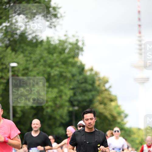 29.06.2025 - hella hamburg halbmarathon Dr. Thomas Lammeyer http://msf.ph/oto/8419958 29.06.2025 10:46:43 Kennedybrücke 1039, 1712, 1752, 2069, 2134, 2974, 3276, 3326, 3568, 4329, 4385, 4541, 4680, 4735, 4736, 4885, 5419, 5432, 5671, 6136, 6153, 6320, 6828, 7022, 7023, 7040, 7043, 7260, 8014, 8712, 9644, 10532, 10623, 10842, 11074, 11075 meine-sportfotos.de