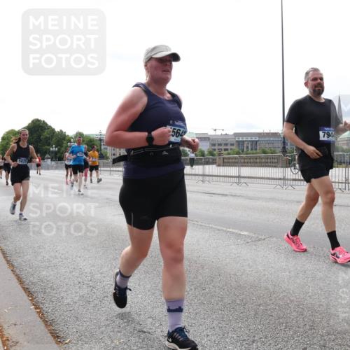 29.06.2025 - hella hamburg halbmarathon Lena Gebhardt http://msf.ph/oto/8419959 29.06.2025 10:27:29 Lombardsbrücke 5825, 18090, 564, 7944, 1530, 2080, 2306, 2775, 3389, 4358, 4372, 5285, 5495, 5707, 5825, 6214, 6259, 6637, 7234, 7314, 7764, 7944, 7978, 8056, 8085, 8281, 9349, 9688, 10077, 10158, 10412, 10413, 11110, 11256, 11766, 12500, 13043, 14020, 14021, 14206, 15108, 15641, 16838, 17049, 17427, 17445, 17791, 18012, 18097, 18301, 18626, 18766, 18976 meine-sportfotos.de